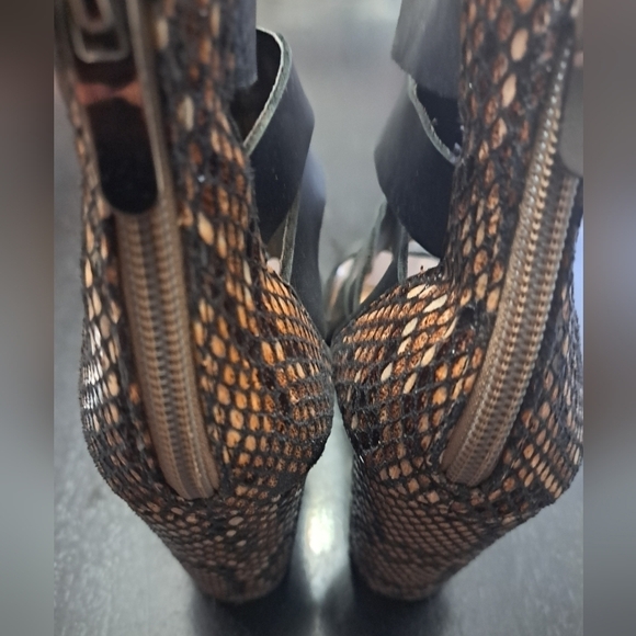 Chinese Laundry Peep Toe Bonafied Sandals - Picture 7 of 10